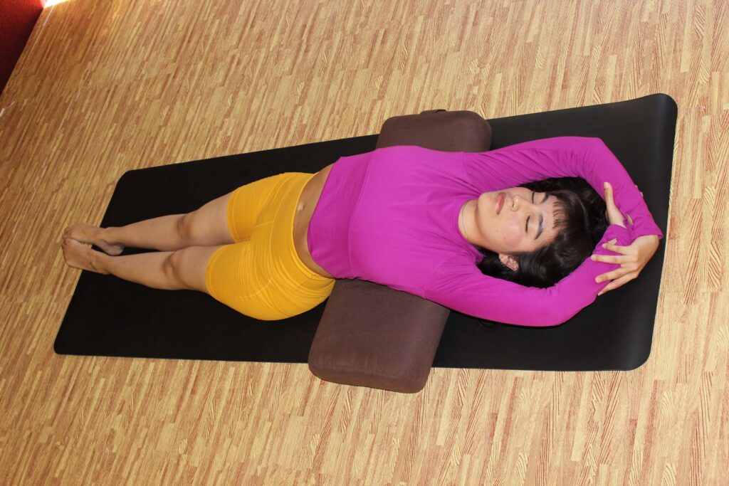 matsyasana-conBolster